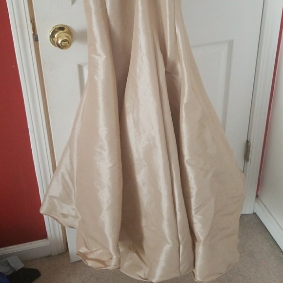 Dress - Picture 4 of 5